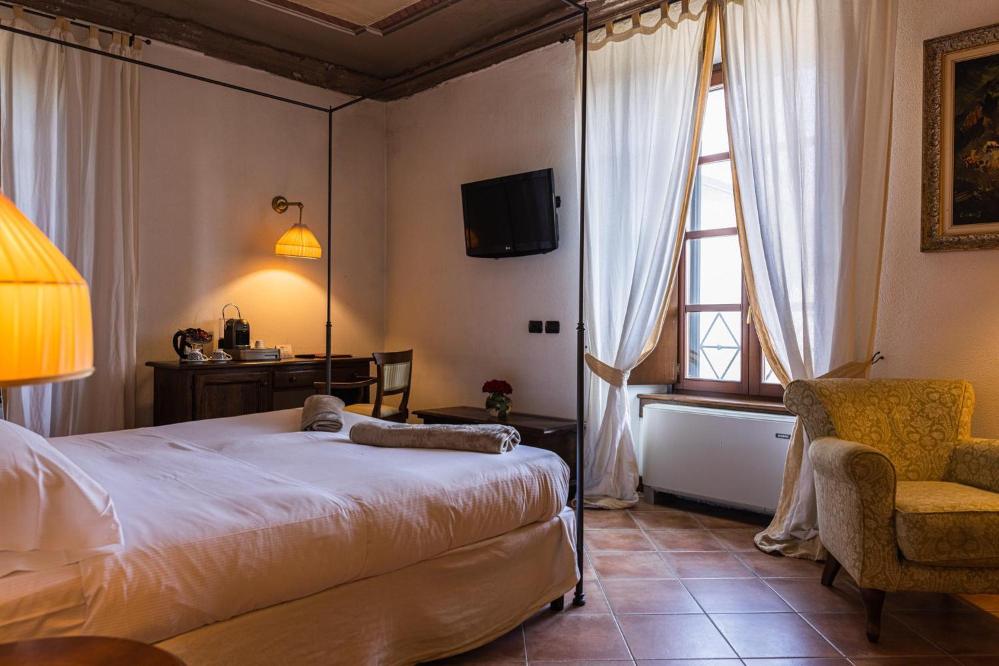 Al Castello Resort Sillavengo ภายนอก รูปภาพ