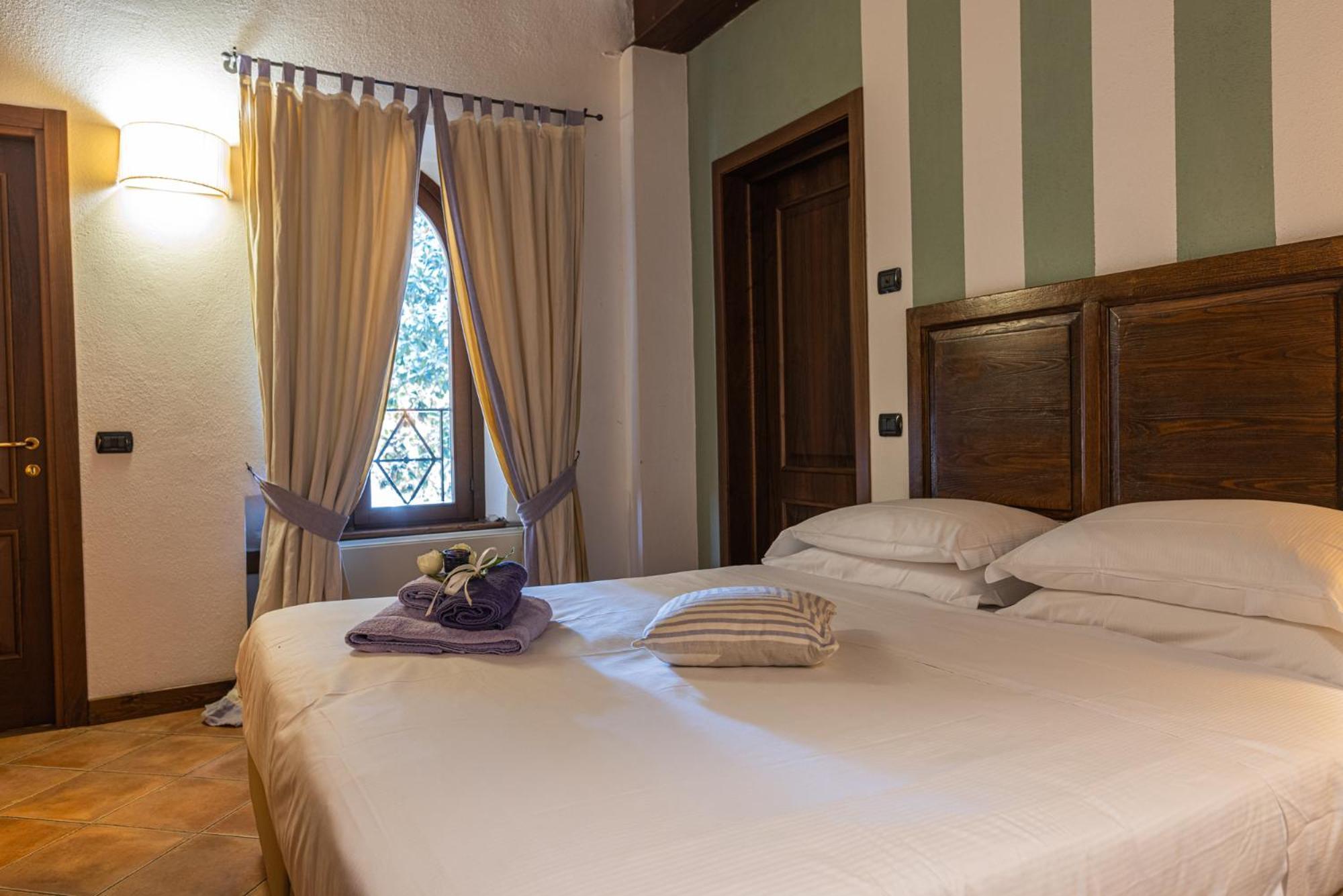 Al Castello Resort Sillavengo ภายนอก รูปภาพ