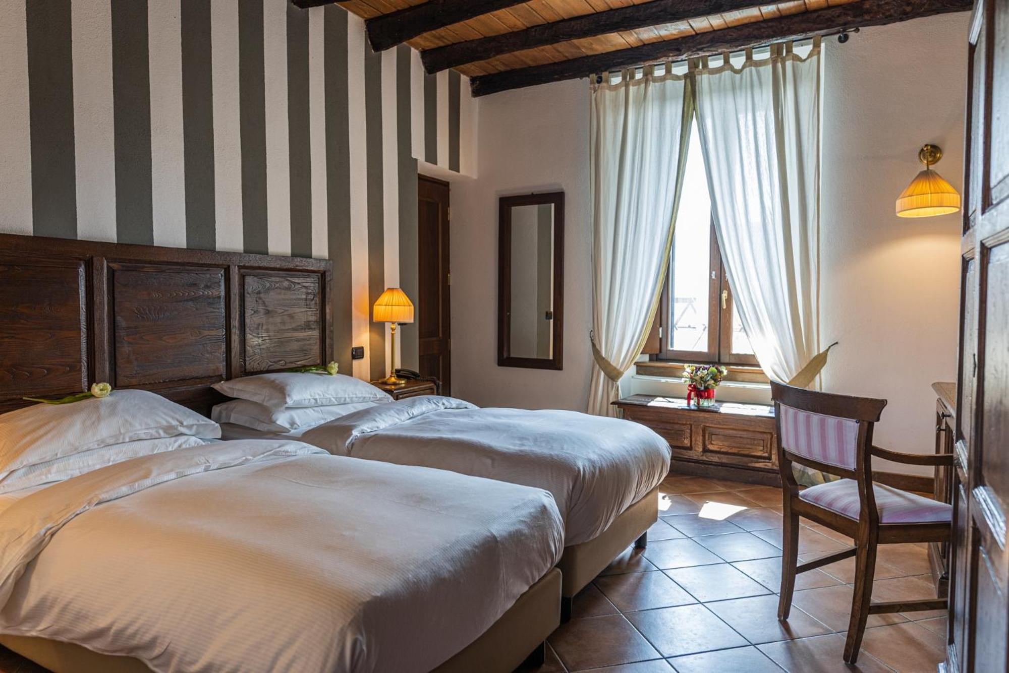 Al Castello Resort Sillavengo ภายนอก รูปภาพ