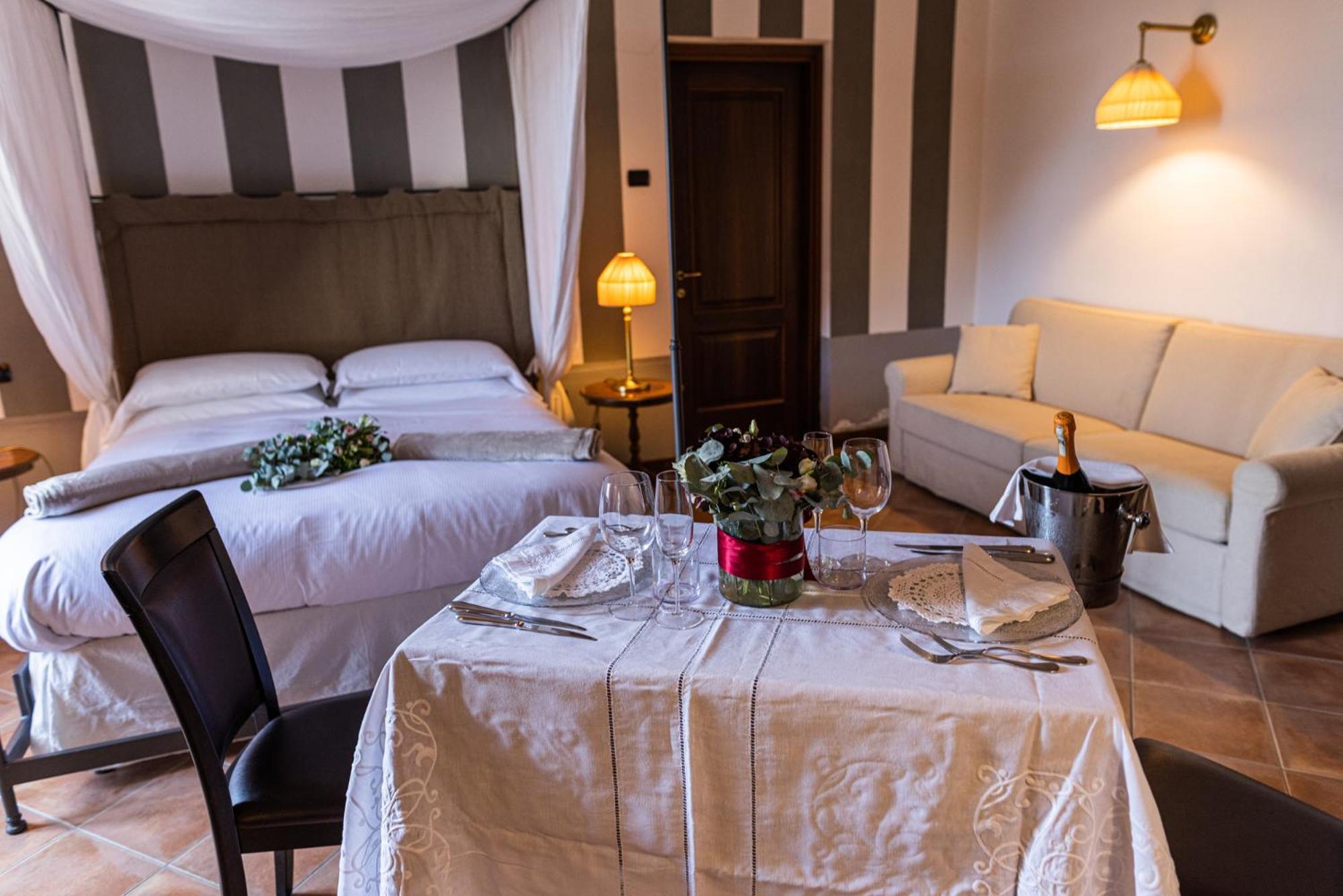 Al Castello Resort Sillavengo ภายนอก รูปภาพ