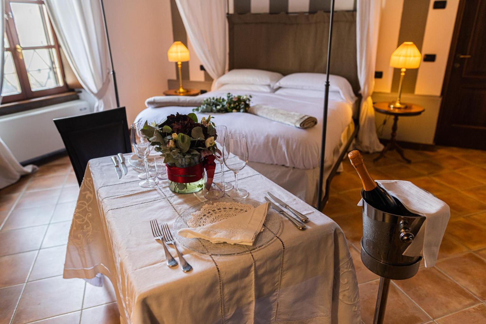 Al Castello Resort Sillavengo ภายนอก รูปภาพ