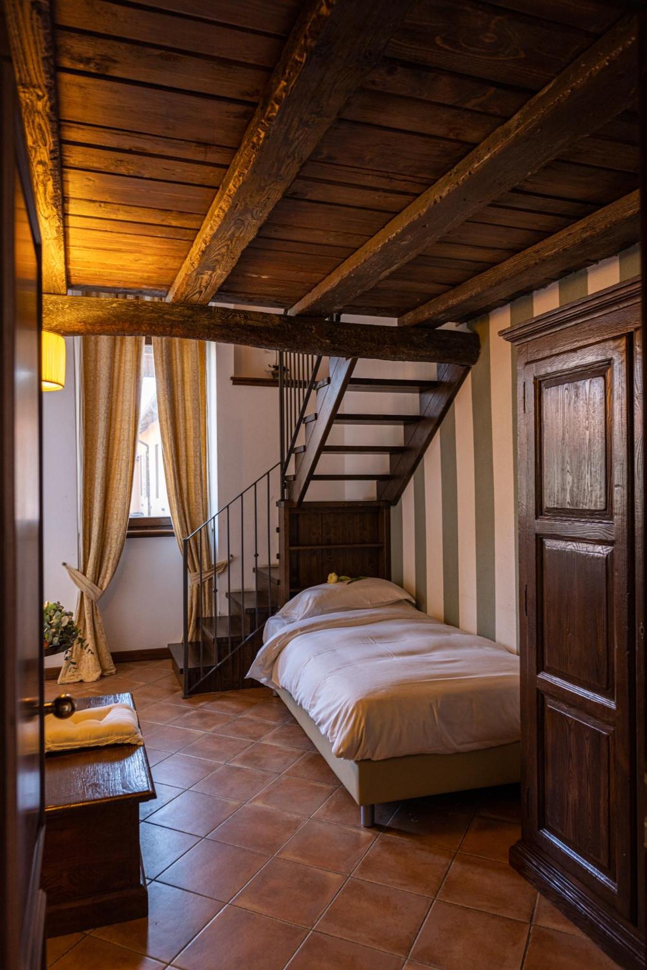 Al Castello Resort Sillavengo ภายนอก รูปภาพ